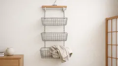 ダイソーだけでできる ちょい置き服を散らかりにしない工具不要ミニ収納