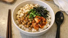 火を使わず5分で完成：納豆キムチ豆腐丼、めんつゆ×ごま油で満足ごはん