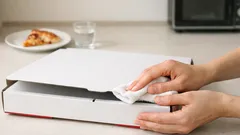 宅配ピザのピザ箱がかさばる問題を解決する簡単なたたみ方