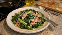 シャキッと簡単。ターサイとベーコンのマヨ炒めは「火を止めて和える」で味が決まる