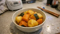 ほくほく甘い「かぼちゃとじゃがいもの煮物」—鍋ひとつ、弱火で煮崩れしにくい作り方