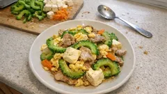 絹ごし豆腐でふんわり、苦みはほどよく：めんつゆで作るゴーヤーチャンプルー