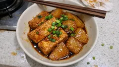 レンジ下ゆでで味しみ早い。厚揚げと大根の照り煮—フライパンで香ばしく