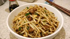 肉の脂で炒める「もやしソテー」—シャキッと香ばしい、ステーキに合う簡単付け合わせ